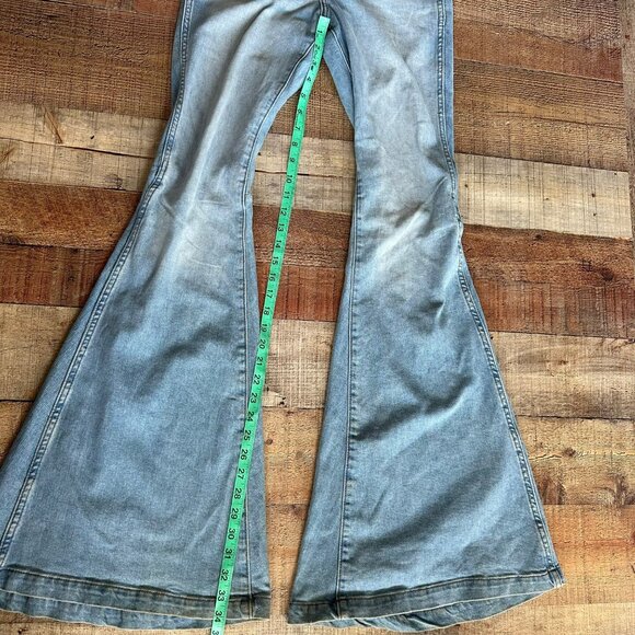 Vintage Wrangler Light Wash Denim Bell Bottom Jeans Womens Flared High Waist 27 - Picture 6 of 12